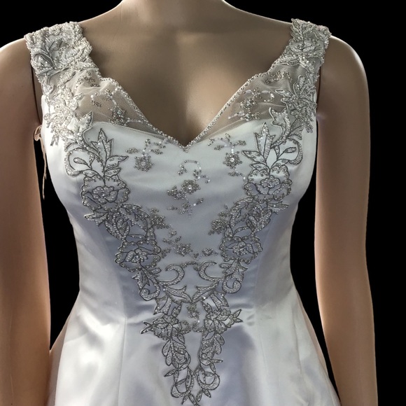 Eva Wedding Dress - Picture 4 of 7